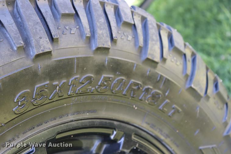 image for item DQ9422 2002 Chevrolet Silverado 2500HD LT Crew Cab pickup truck