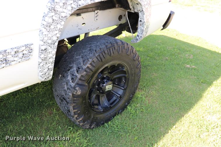 image for item DQ9422 2002 Chevrolet Silverado 2500HD LT Crew Cab pickup truck