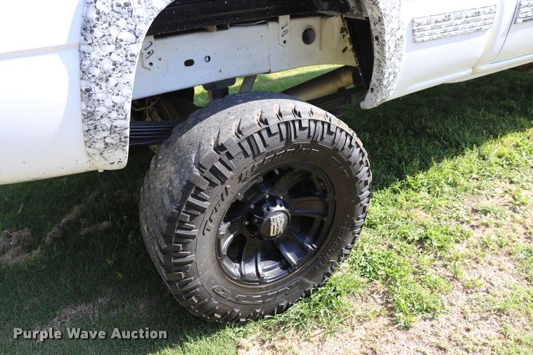 image for item DQ9422 2002 Chevrolet Silverado 2500HD LT Crew Cab pickup truck