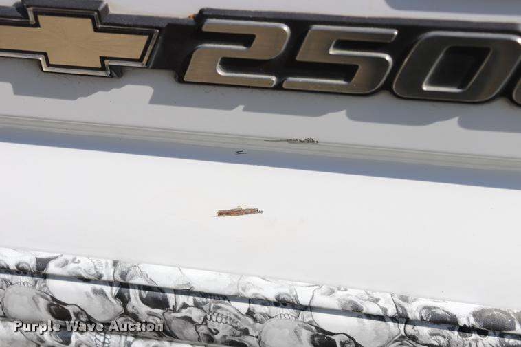 image for item DQ9422 2002 Chevrolet Silverado 2500HD LT Crew Cab pickup truck