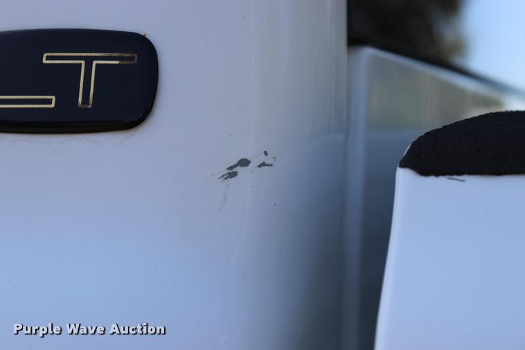 image for item DQ9422 2002 Chevrolet Silverado 2500HD LT Crew Cab pickup truck