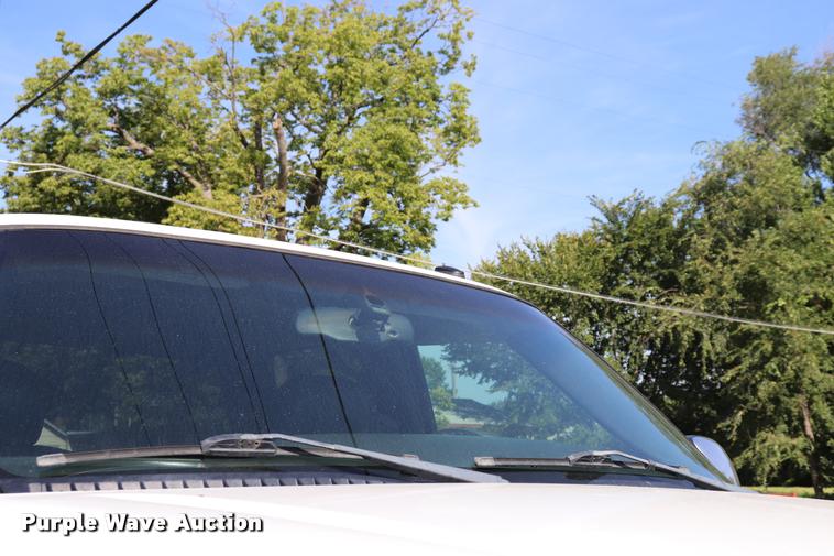 image for item DQ9422 2002 Chevrolet Silverado 2500HD LT Crew Cab pickup truck