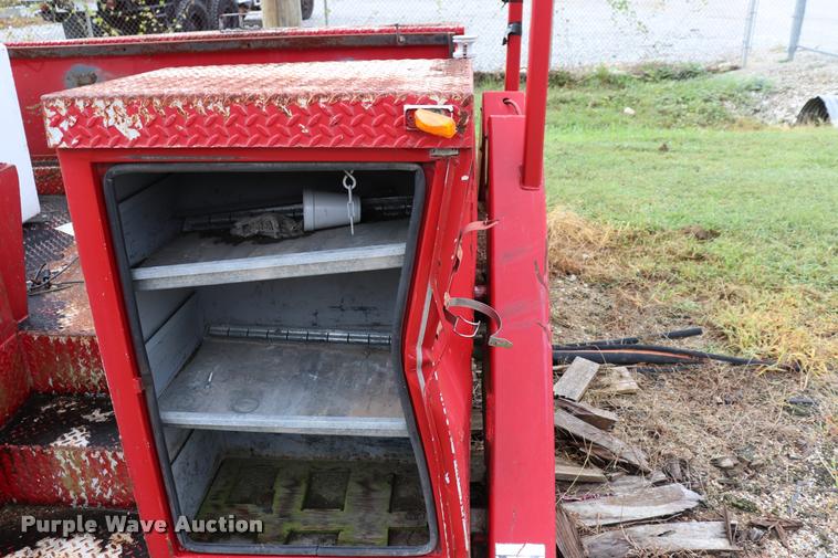 image for item DQ9442 Hastings utility bed with crane