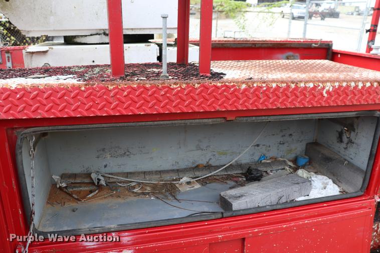 image for item DQ9442 Hastings utility bed with crane