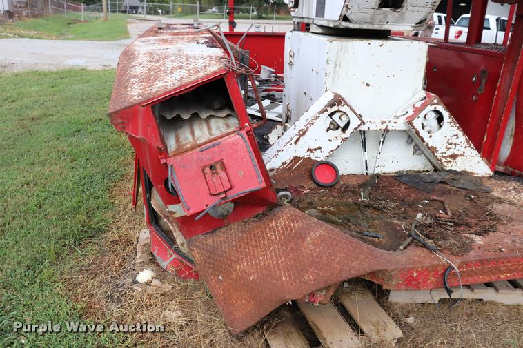 image for item DQ9442 Hastings utility bed with crane