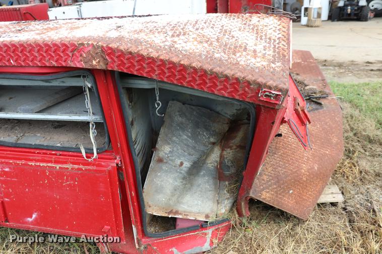 image for item DQ9442 Hastings utility bed with crane