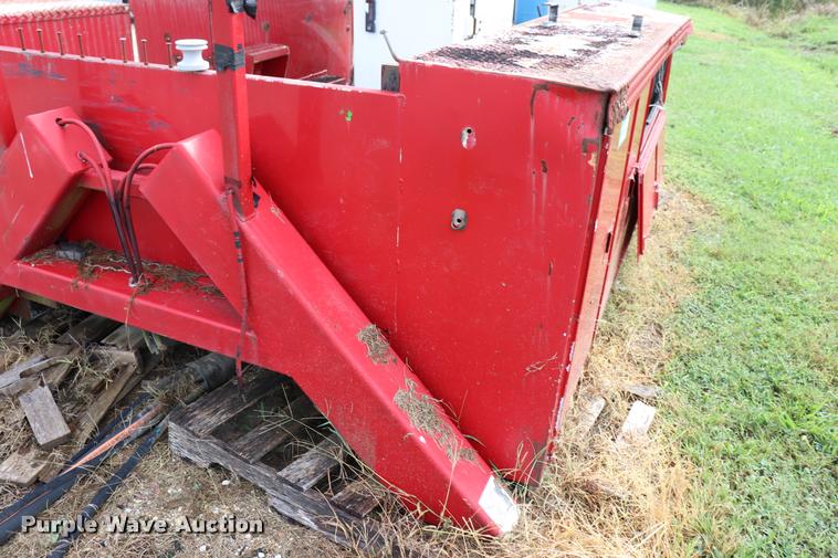 image for item DQ9442 Hastings utility bed with crane