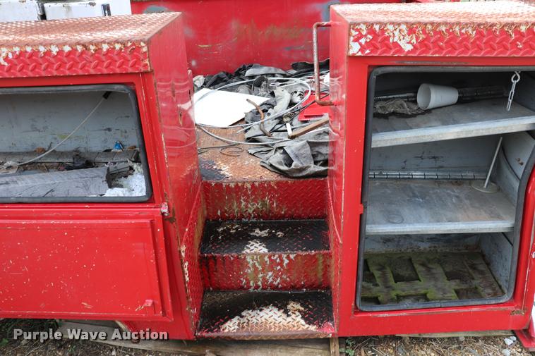 image for item DQ9442 Hastings utility bed with crane