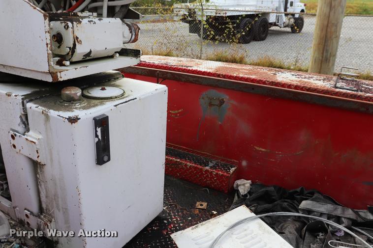 image for item DQ9442 Hastings utility bed with crane