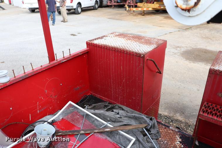 image for item DQ9442 Hastings utility bed with crane