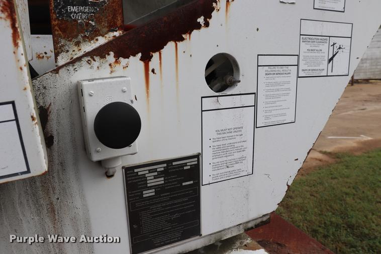 image for item DQ9442 Hastings utility bed with crane