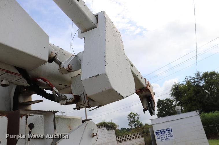 image for item DQ9442 Hastings utility bed with crane