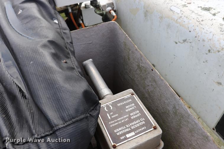 image for item DQ9442 Hastings utility bed with crane