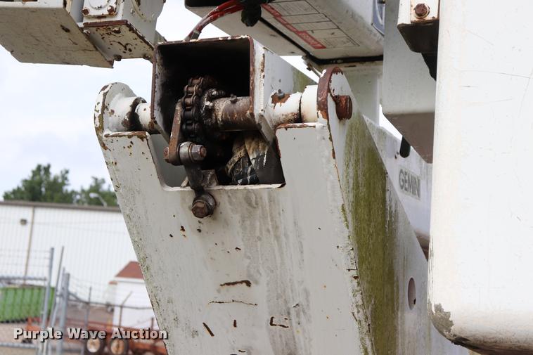 image for item DQ9442 Hastings utility bed with crane