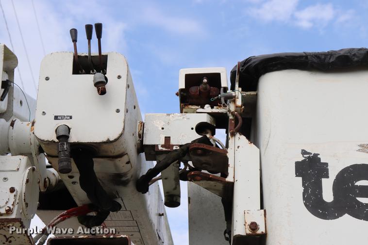 image for item DQ9442 Hastings utility bed with crane