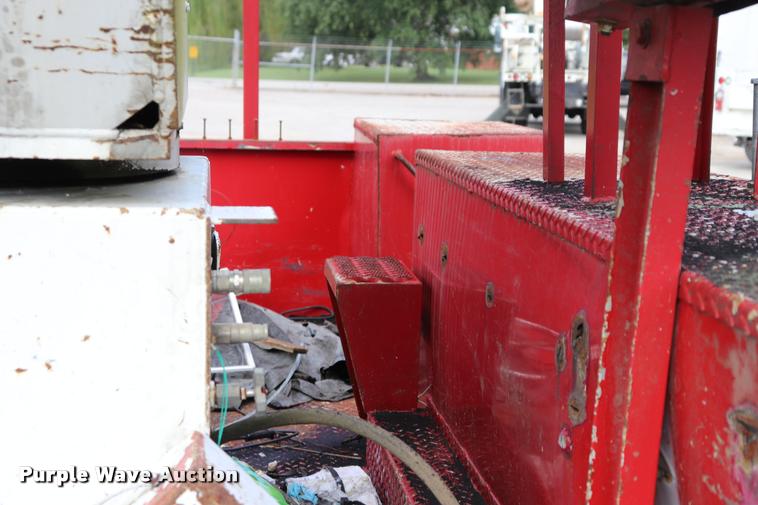 image for item DQ9442 Hastings utility bed with crane