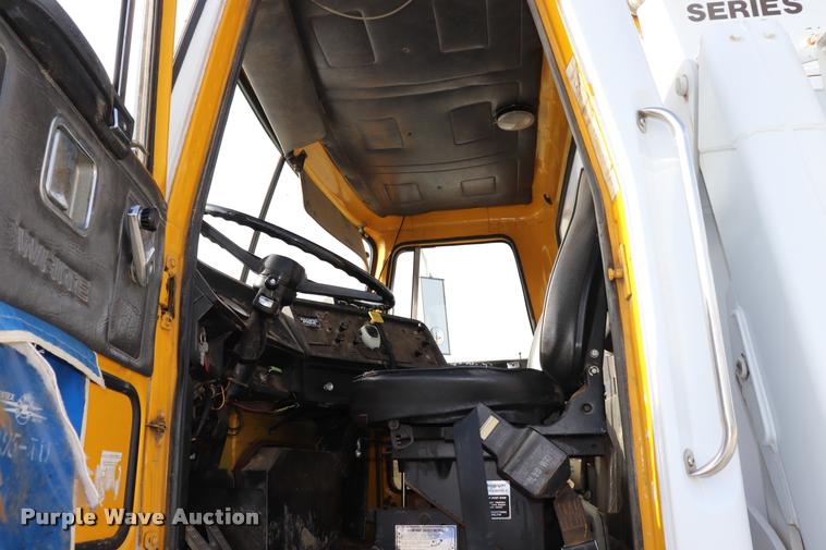 image for item DQ9443 1984 Autocar 875 crane truck