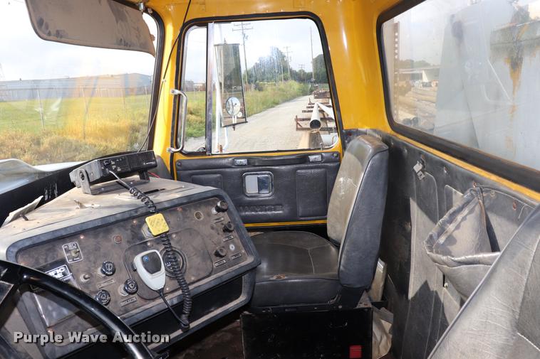 image for item DQ9443 1984 Autocar 875 crane truck