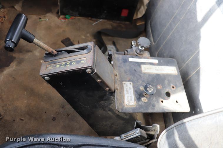 image for item DQ9443 1984 Autocar 875 crane truck