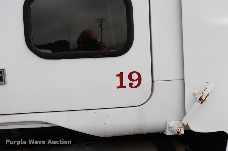 image for item DQ9443 1984 Autocar 875 crane truck