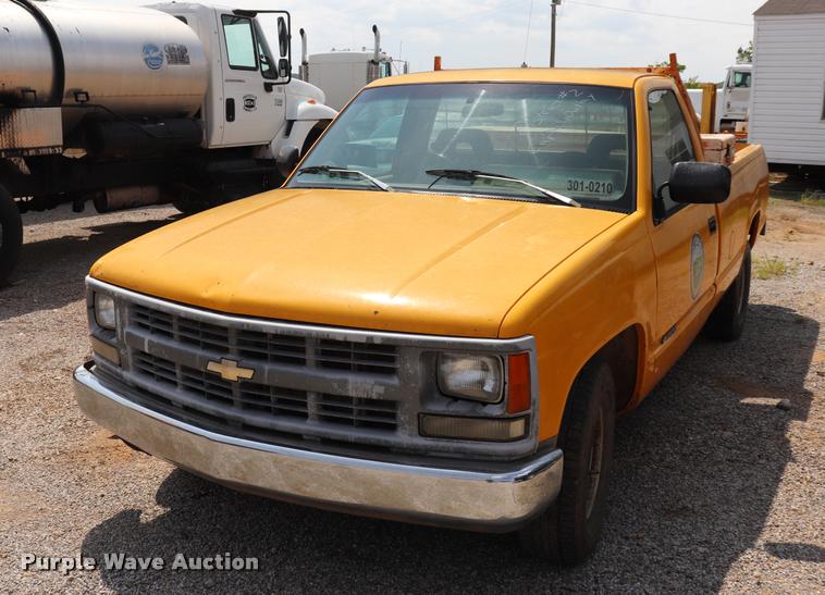 image for item DQ9459 1994 Chevrolet Cheyenne 1500 pickup truck