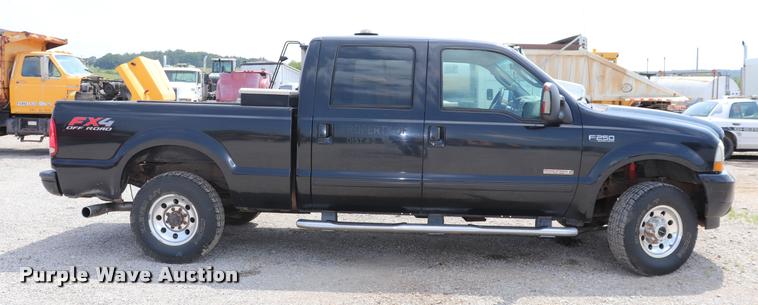image for item DQ9460 2003 Ford F250 Super Duty Crew Cab pickup truck