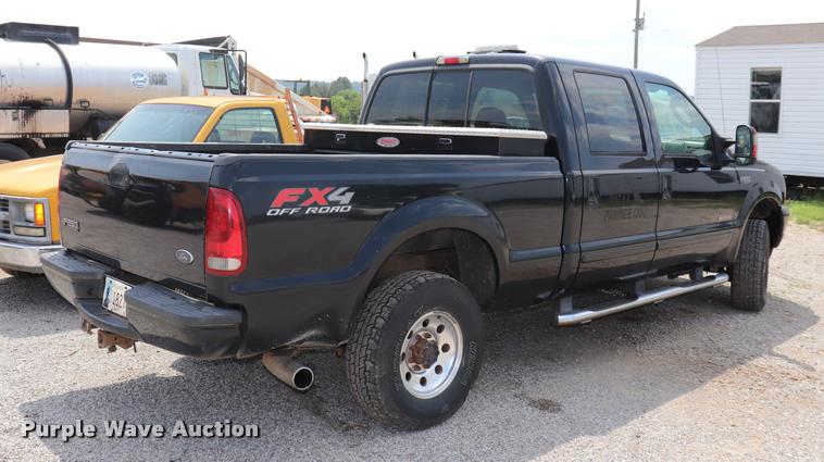 image for item DQ9460 2003 Ford F250 Super Duty Crew Cab pickup truck