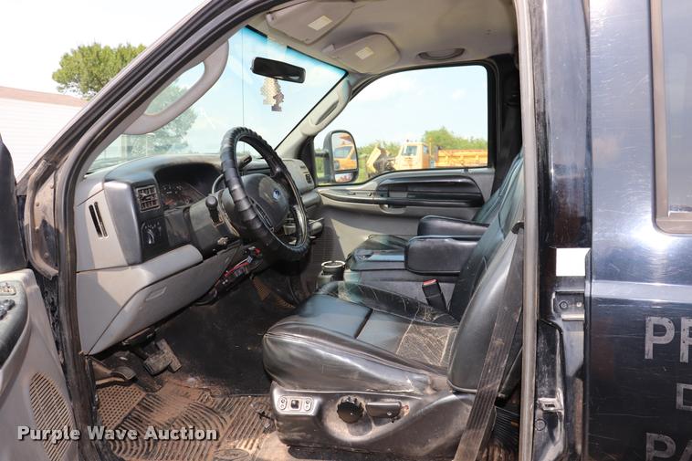 image for item DQ9460 2003 Ford F250 Super Duty Crew Cab pickup truck