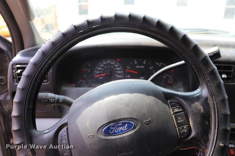 image for item DQ9460 2003 Ford F250 Super Duty Crew Cab pickup truck