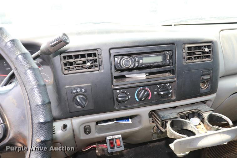 image for item DQ9460 2003 Ford F250 Super Duty Crew Cab pickup truck