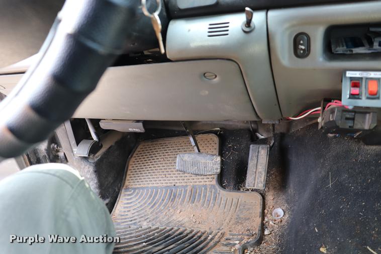 image for item DQ9460 2003 Ford F250 Super Duty Crew Cab pickup truck