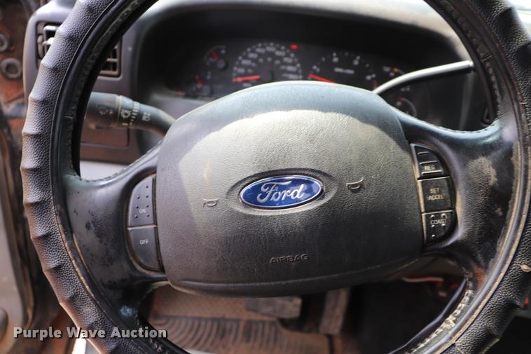 image for item DQ9460 2003 Ford F250 Super Duty Crew Cab pickup truck