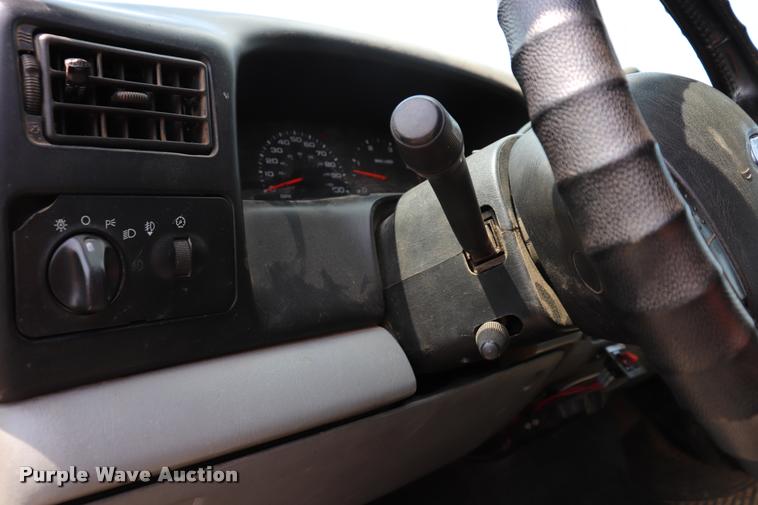 image for item DQ9460 2003 Ford F250 Super Duty Crew Cab pickup truck