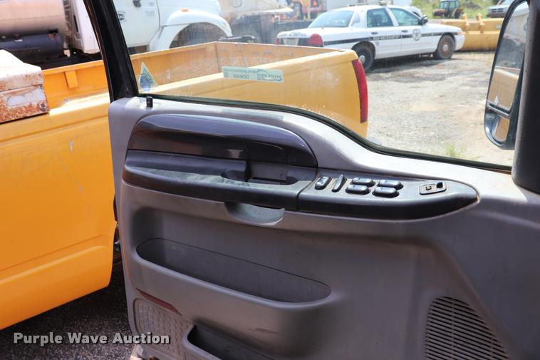 image for item DQ9460 2003 Ford F250 Super Duty Crew Cab pickup truck