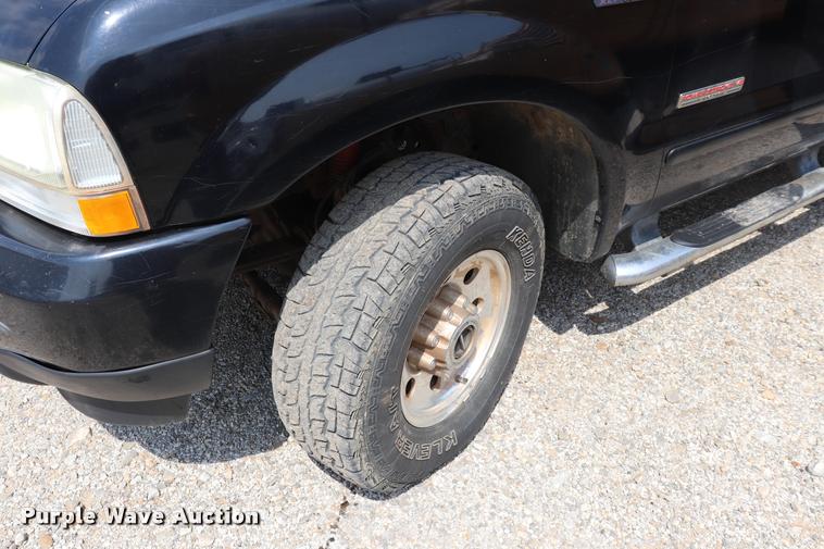 image for item DQ9460 2003 Ford F250 Super Duty Crew Cab pickup truck