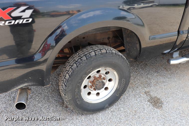 image for item DQ9460 2003 Ford F250 Super Duty Crew Cab pickup truck