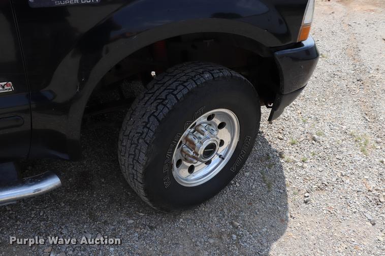 image for item DQ9460 2003 Ford F250 Super Duty Crew Cab pickup truck