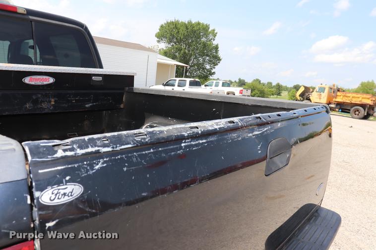 image for item DQ9460 2003 Ford F250 Super Duty Crew Cab pickup truck