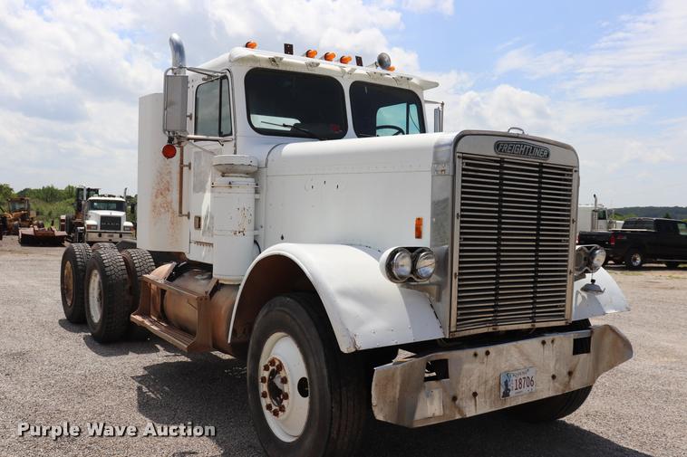 image for item DQ9461 1986 Freightliner FLC semi truck