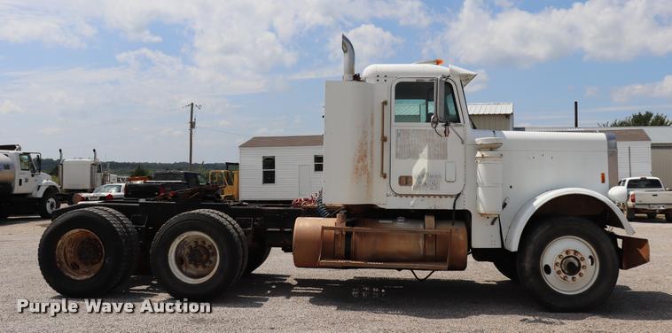 image for item DQ9461 1986 Freightliner FLC semi truck