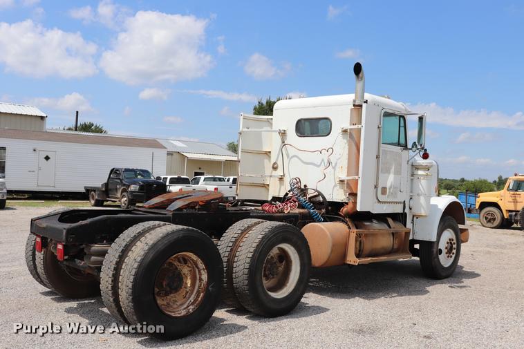 image for item DQ9461 1986 Freightliner FLC semi truck