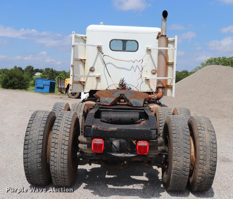 image for item DQ9461 1986 Freightliner FLC semi truck
