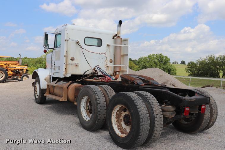 image for item DQ9461 1986 Freightliner FLC semi truck