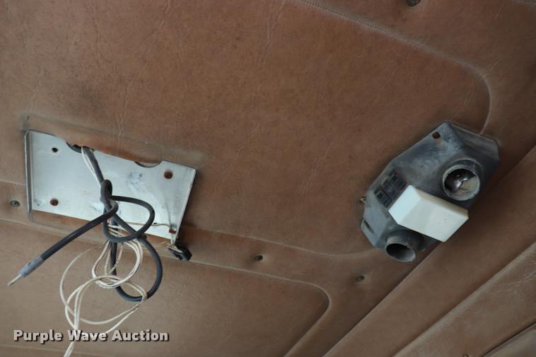 image for item DQ9461 1986 Freightliner FLC semi truck