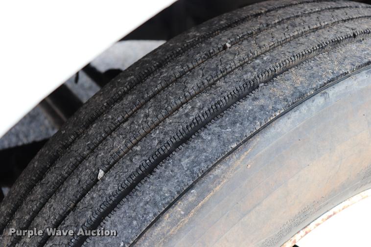 image for item DQ9461 1986 Freightliner FLC semi truck