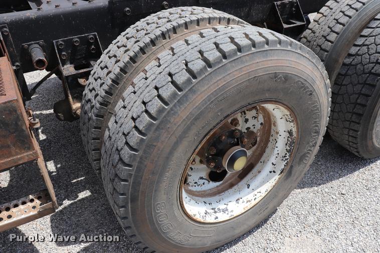 image for item DQ9461 1986 Freightliner FLC semi truck