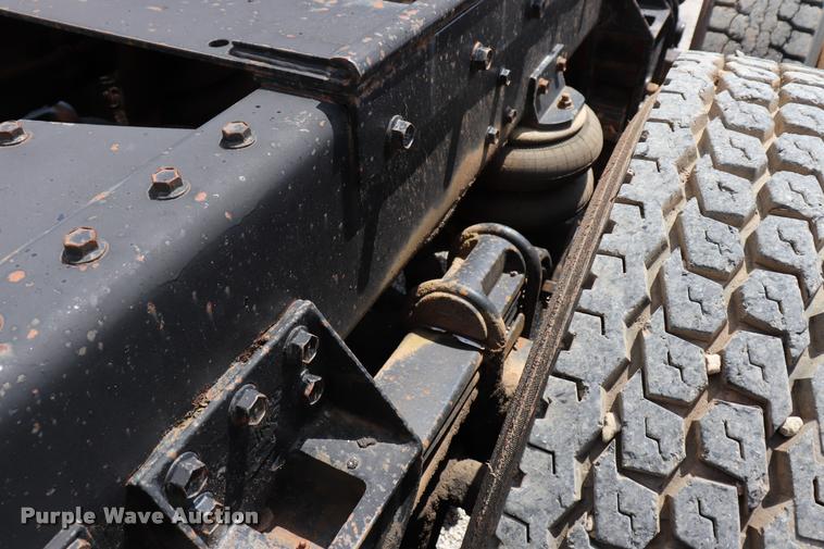 image for item DQ9461 1986 Freightliner FLC semi truck