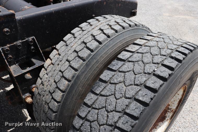 image for item DQ9461 1986 Freightliner FLC semi truck