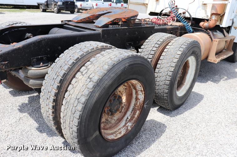 image for item DQ9461 1986 Freightliner FLC semi truck