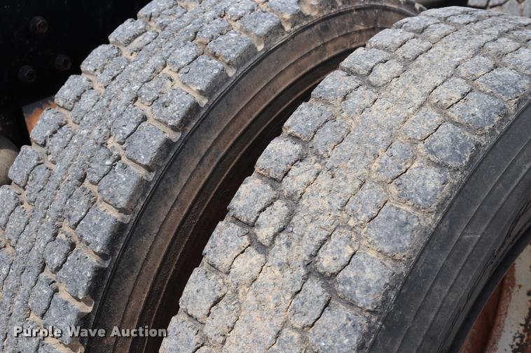 image for item DQ9461 1986 Freightliner FLC semi truck